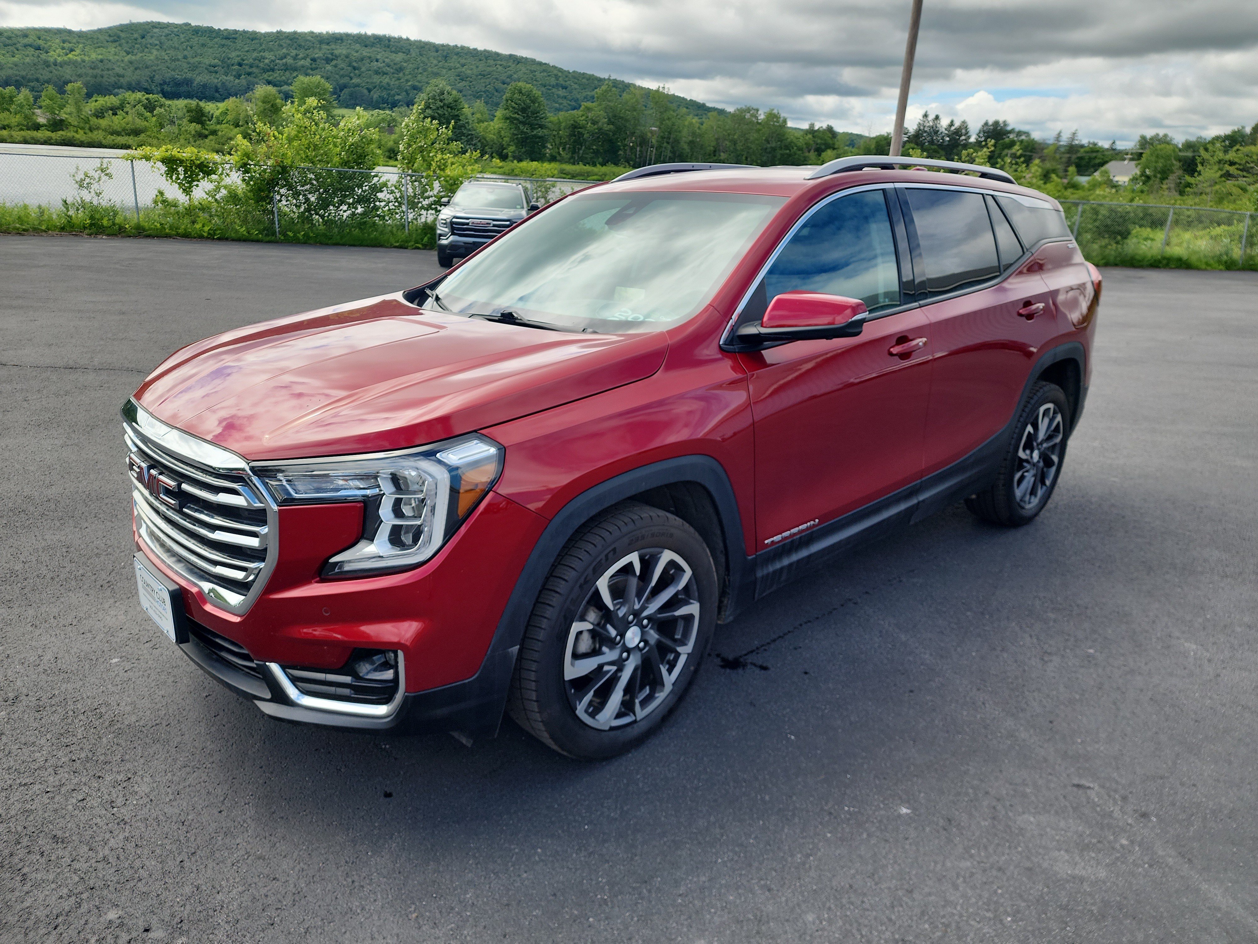 Certified 2022 GMC Terrain SLT w/ Infotainment Package II AWD/4WD image 4