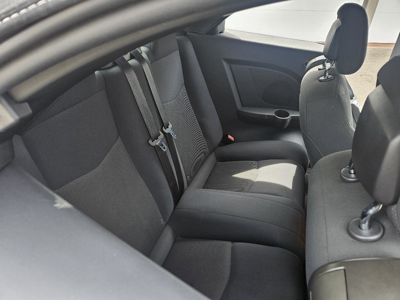 Used 2010 Chrysler Sebring Touring FWD image 11