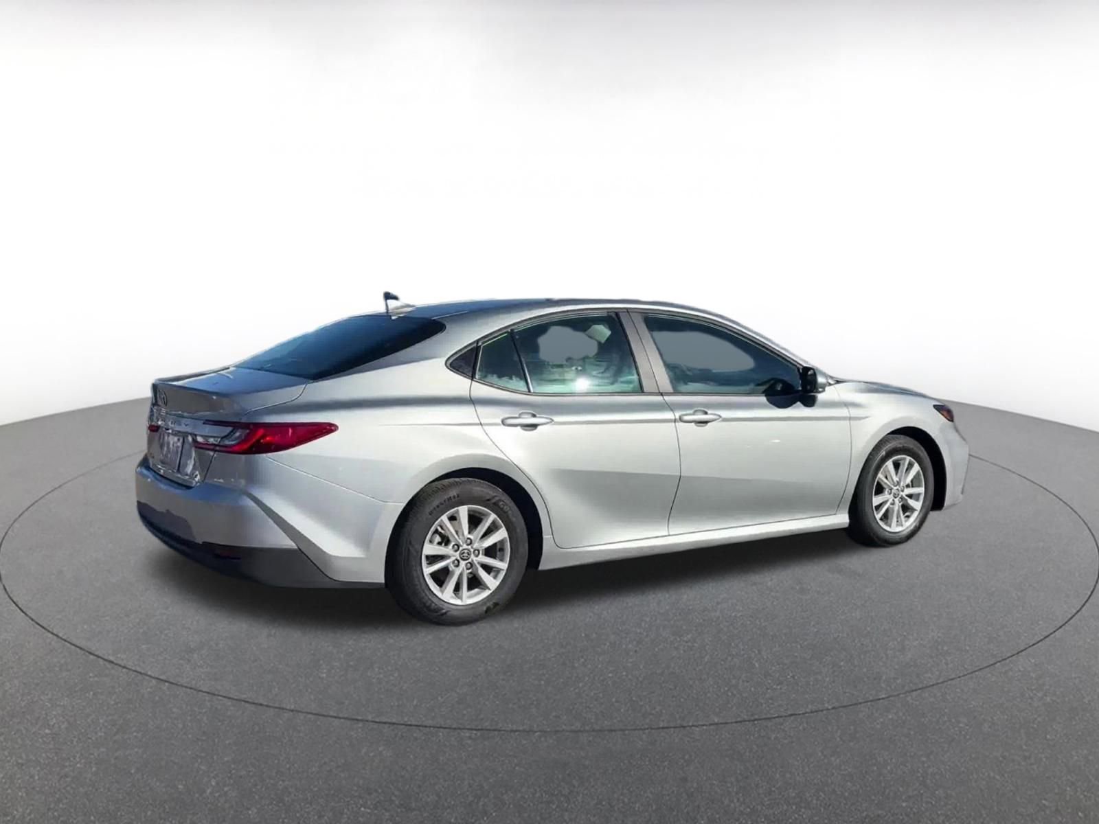 Used 2025 Toyota Camry LE image 15