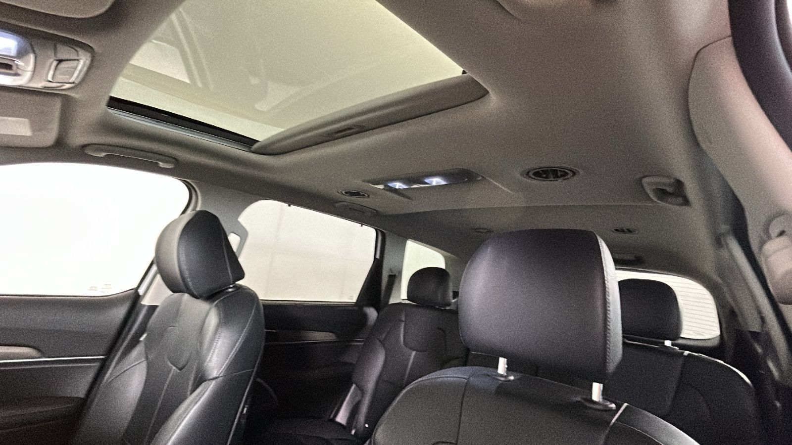 Used 2022 Kia Telluride EX FWD image 14