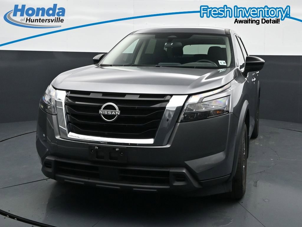 Used 2024 Nissan Pathfinder S AWD/4WD image 3