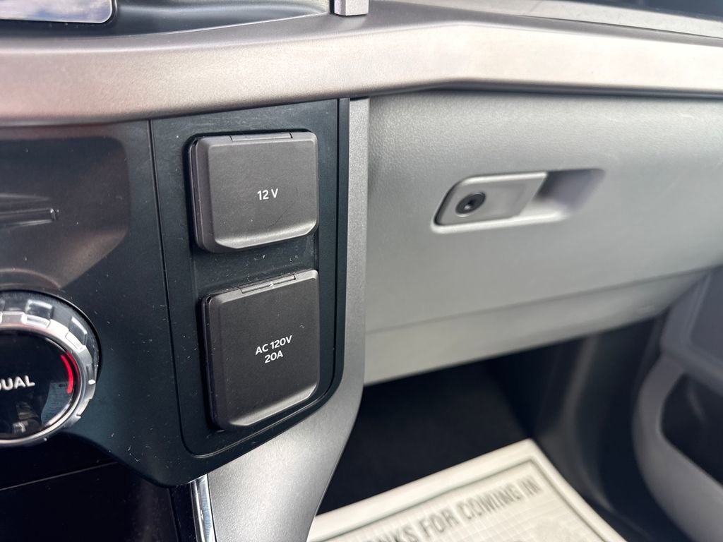 Used 2025 Ford F150 Lightning XLT AWD/4WD image 31