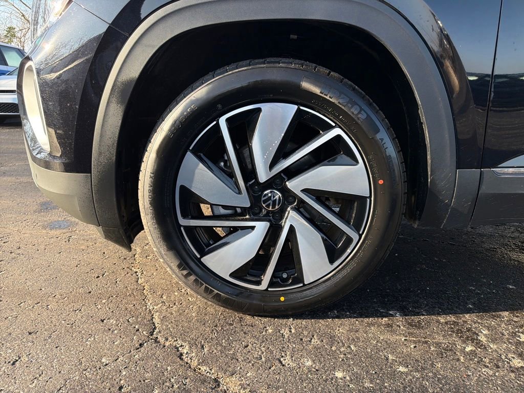 Used 2025 Volkswagen Atlas SEL image 30