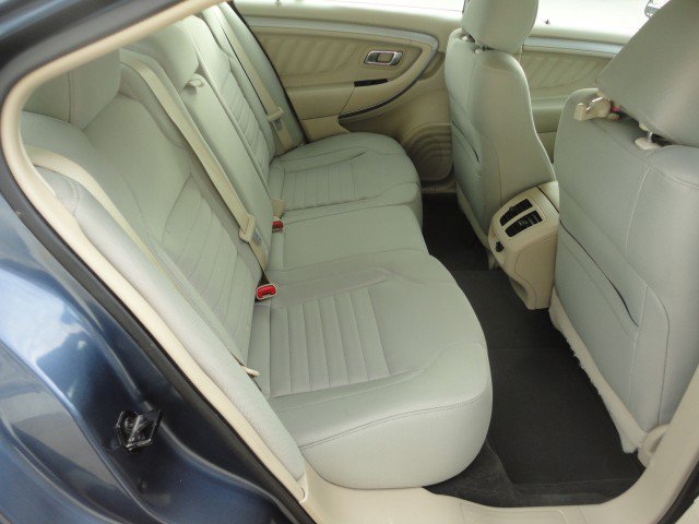 Used 2018 Ford Taurus SE image 16