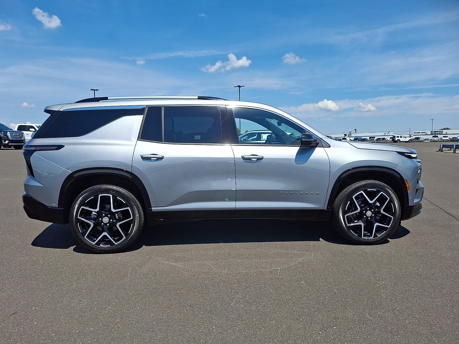 Used 2025 Chevrolet Traverse High Country w/ LPO, Floor Liner Package AWD/4WD image 7