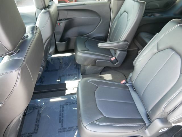 New 2027 Chrysler Pacifica Select AWD/4WD image 12