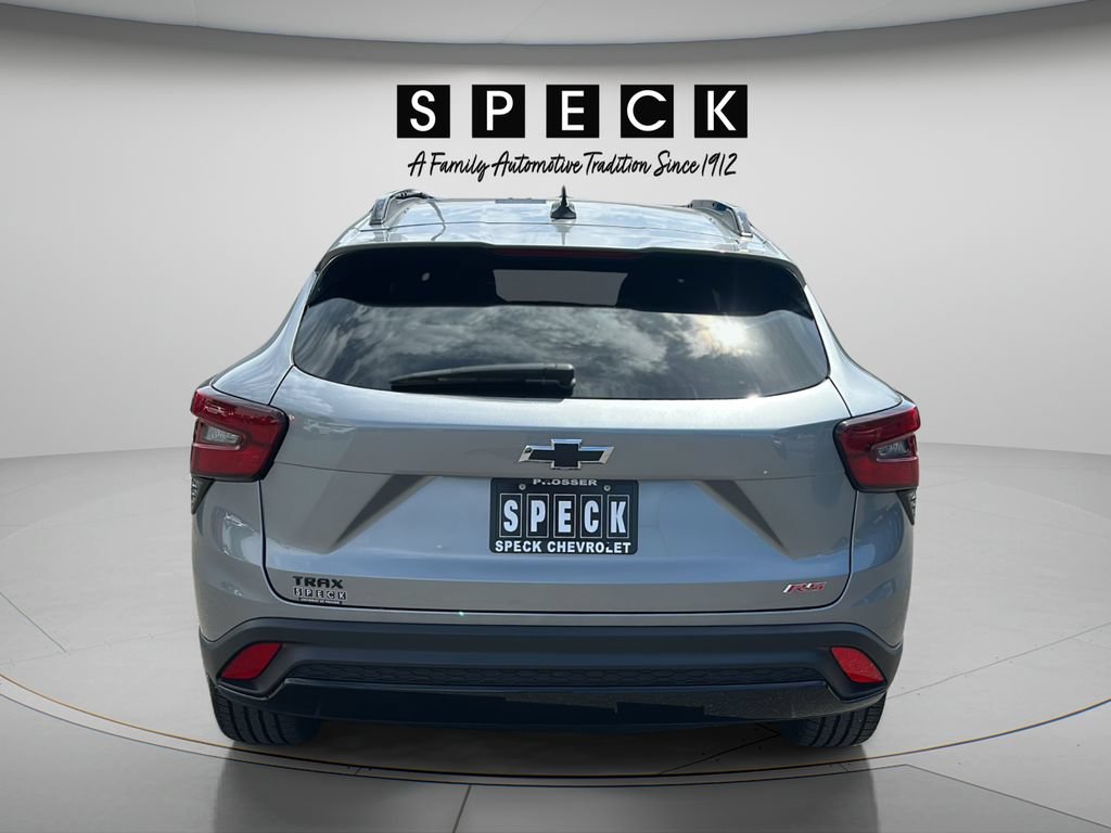 Used 2024 Chevrolet Trax RS w/ Sunroof Package FWD image 4