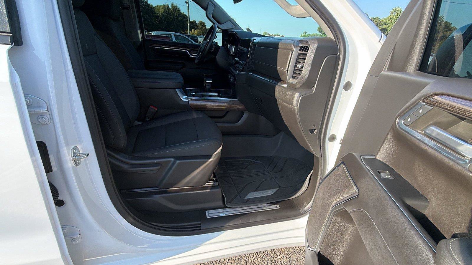 Used 2023 Chevrolet Silverado 1500 LT AWD/4WD image 16