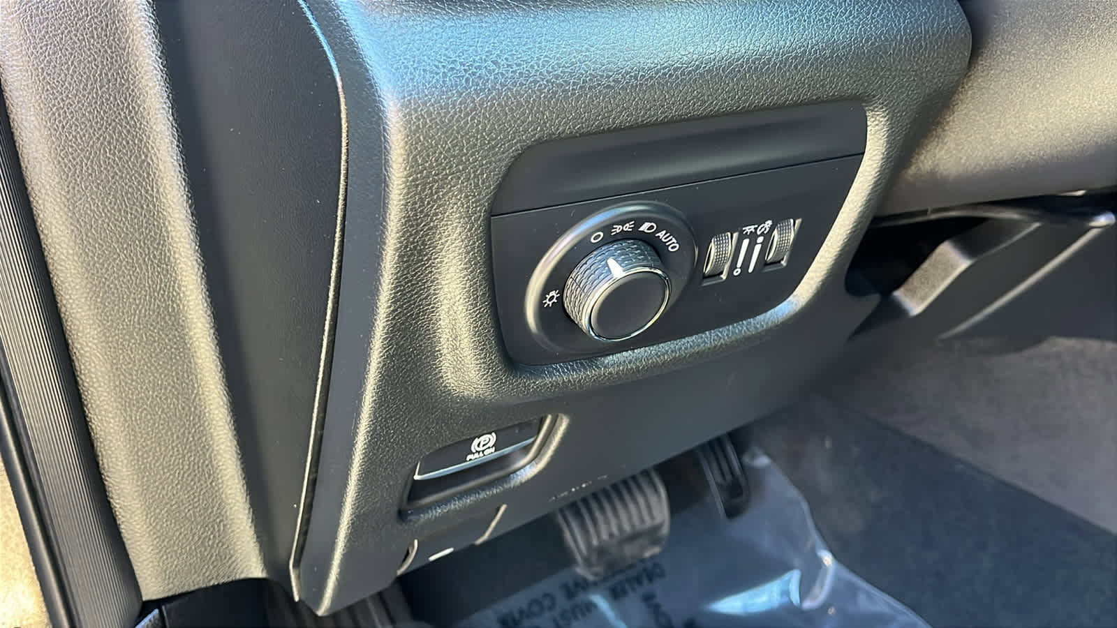 Used 2025 Jeep Grand Cherokee Altitude image 24