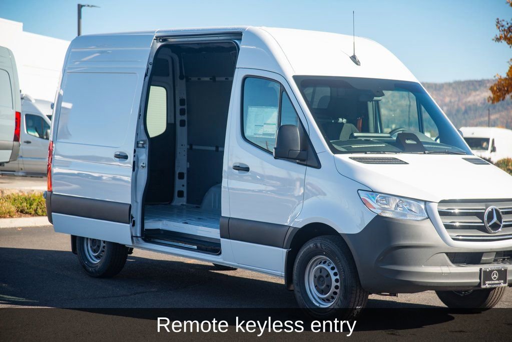Used 2025 Mercedes-Benz Sprinter 2500 image 10