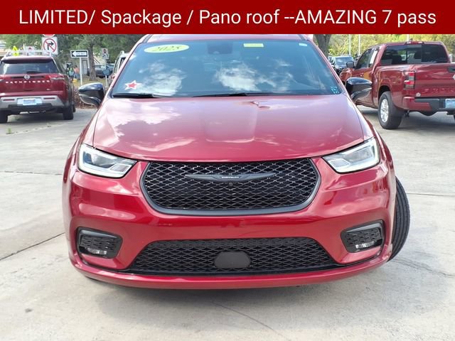 Used 2025 Chrysler Pacifica Limited FWD image 2