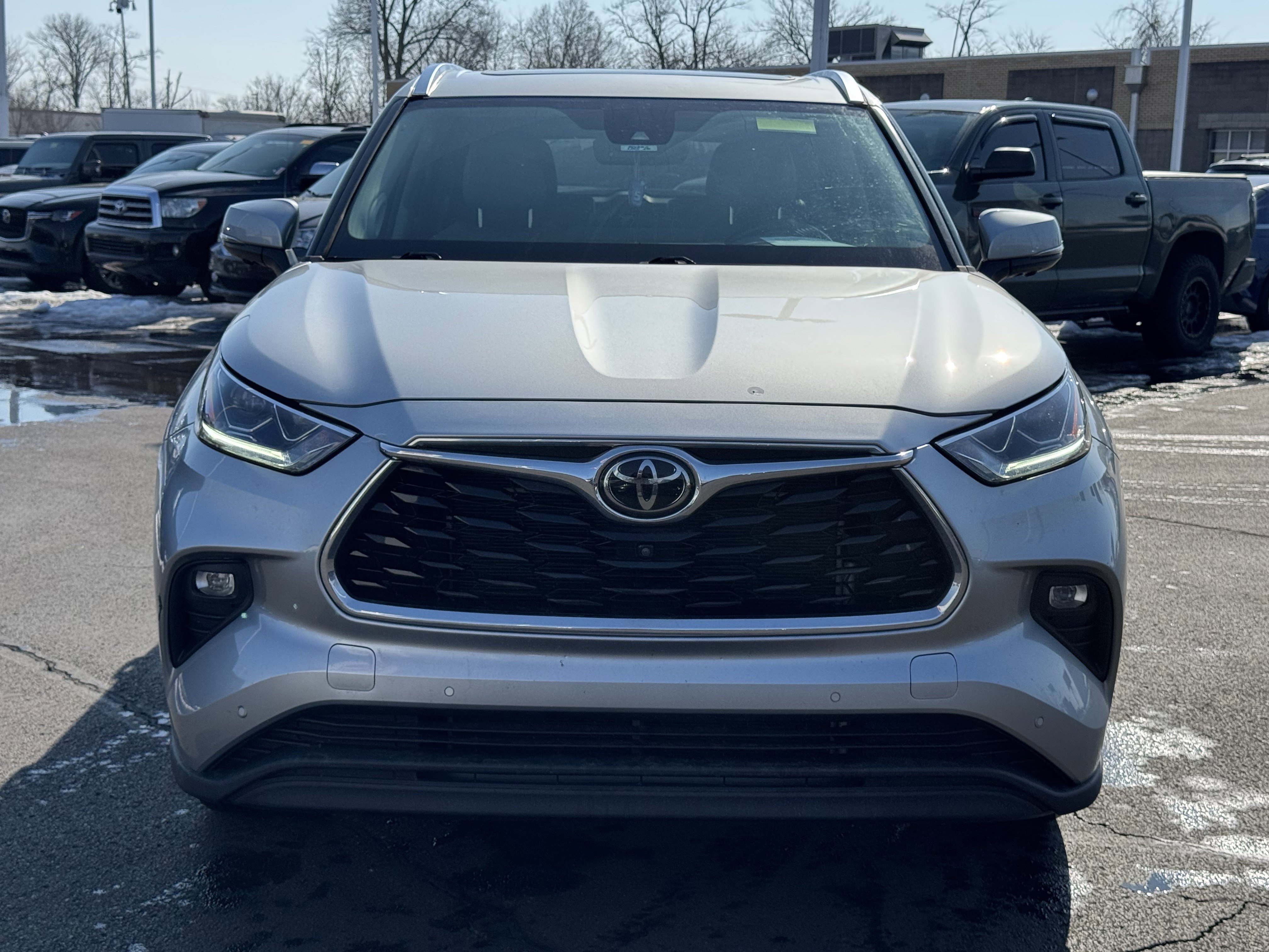 Used 2023 Toyota Highlander Limited image 13