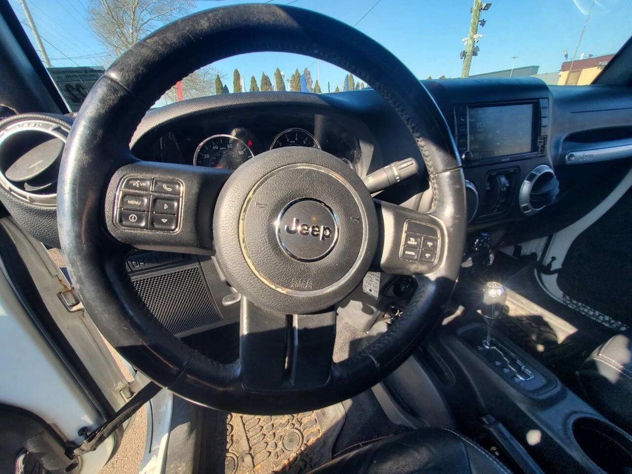 Used 2017 Jeep Wrangler Unlimited Rubicon w/ Cold Weather Group AWD/4WD image 13