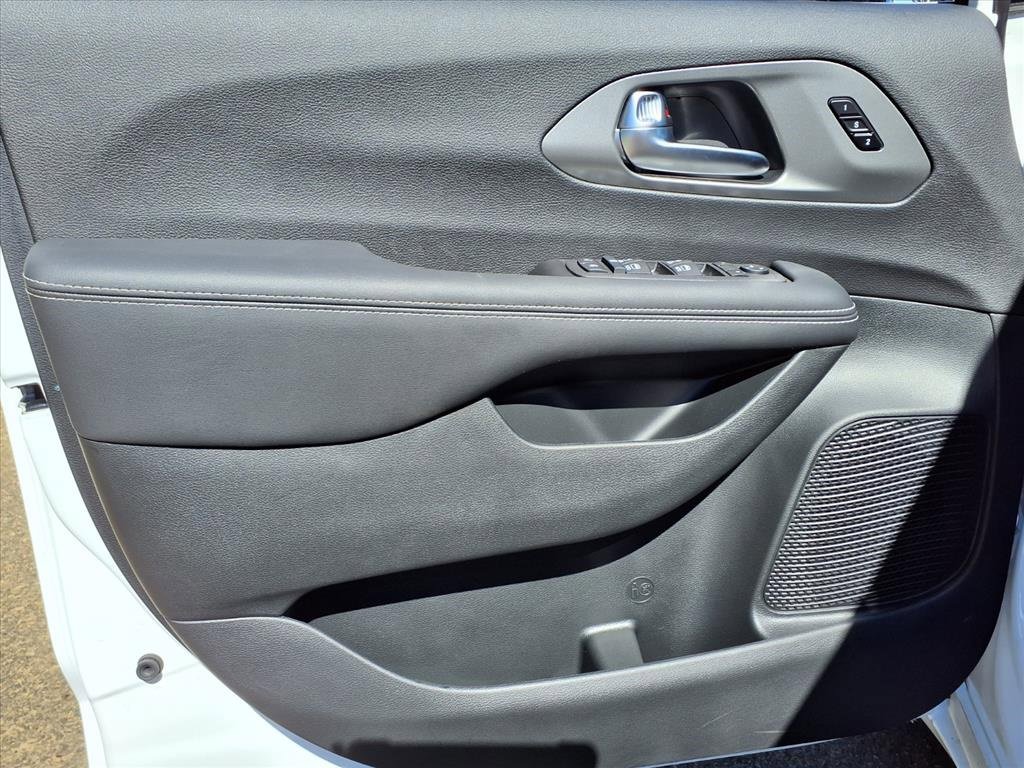 New 2026 Chrysler Pacifica Select image 8