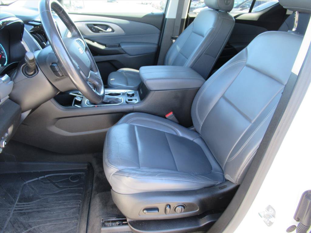 Certified 2021 Chevrolet Traverse LT w/ LT Premium Package FWD image 17