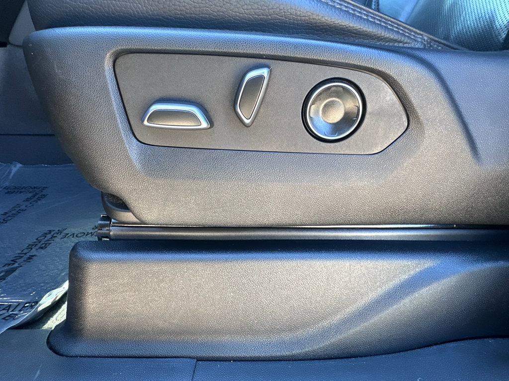 Used 2024 GMC Yukon XL Denali AWD/4WD image 15