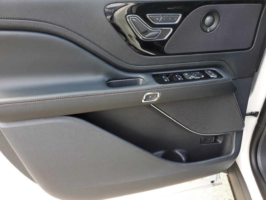 New 2026 Lincoln Aviator 2WD image 18