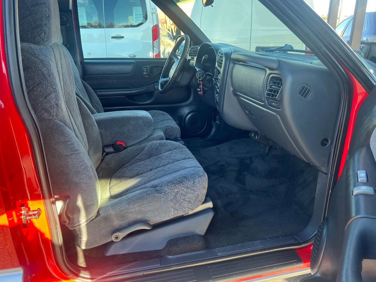 Used 2001 GMC Sonoma SLS w/ Super Spec Pkg 1 image 12