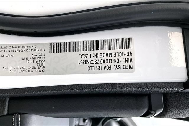 Used 2025 Jeep Grand Cherokee Altitude RWD image 18