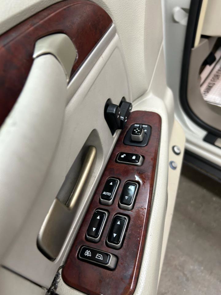 Used 2004 Lincoln Town Car Ultimate RWD image 14
