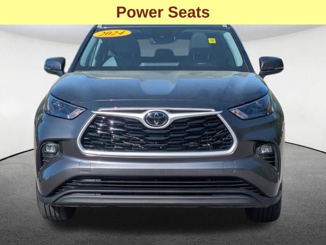Used 2024 Toyota Highlander XLE AWD/4WD image 11