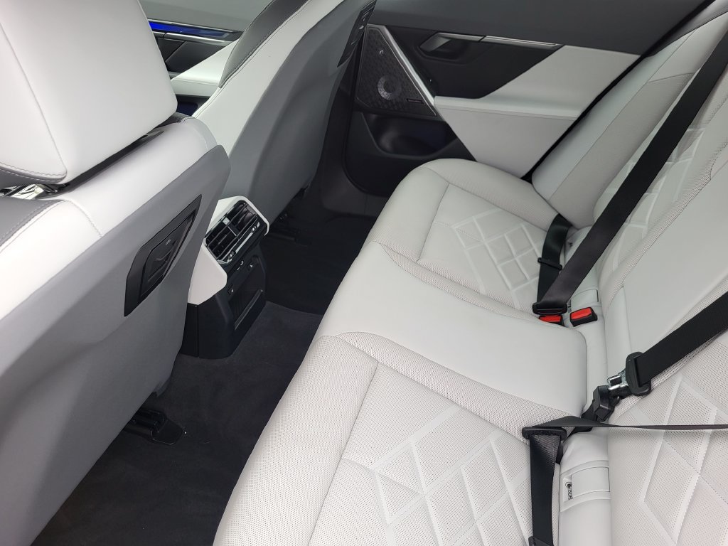 Certified 2024 BMW i5 M60 w/ Executive Package AWD/4WD image 28