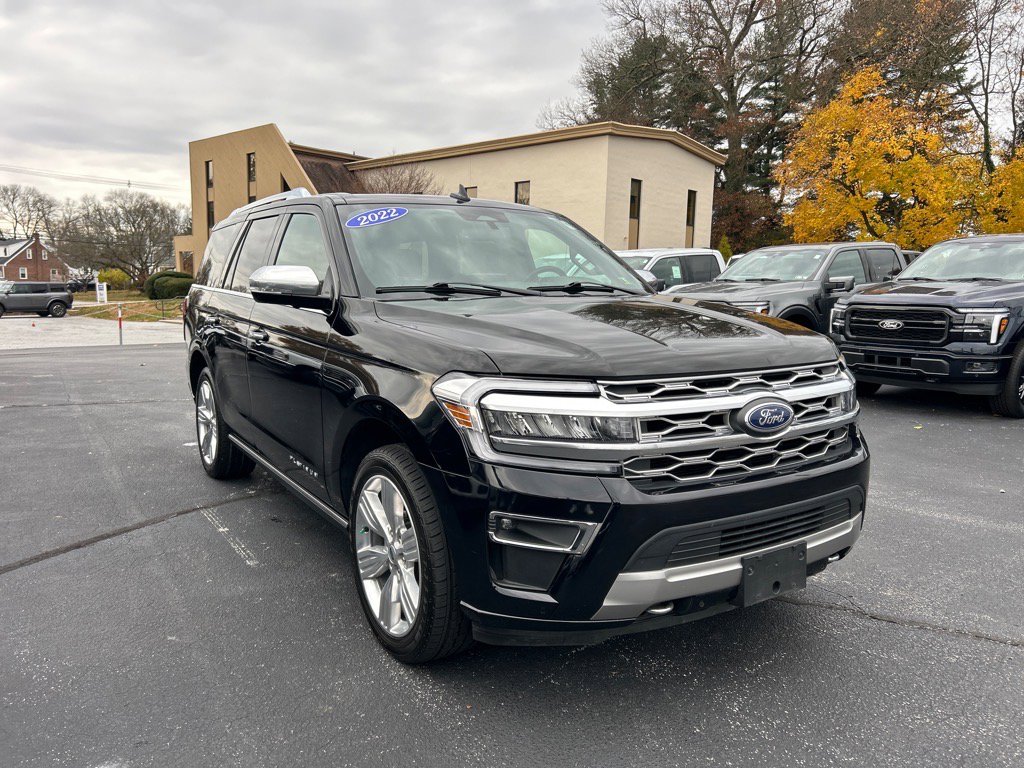 Used 2022 Ford Expedition Platinum image 3