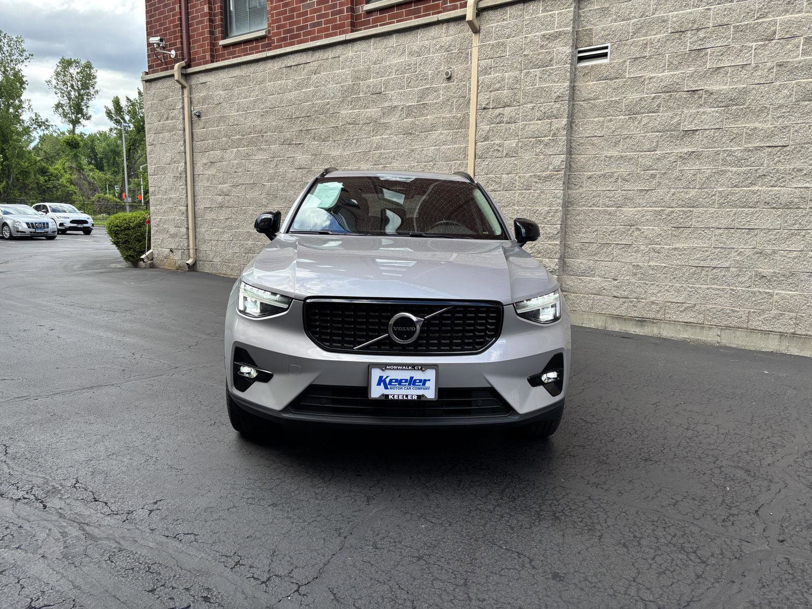 Used 2023 Volvo XC40 B5 Plus w/ Protection Package Premier AWD/4WD image 5