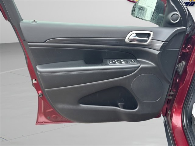 Used 2020 Jeep Grand Cherokee Laredo image 6