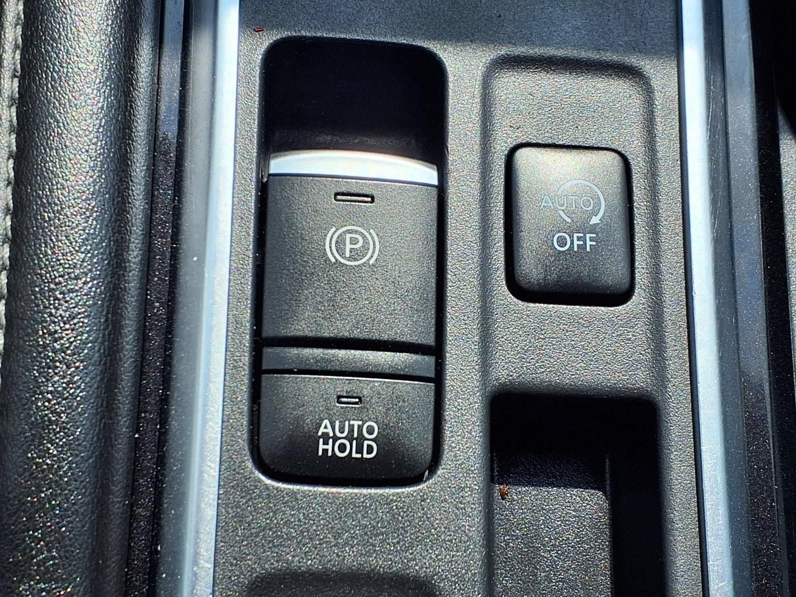 Used 2023 Nissan Pathfinder SL FWD image 11