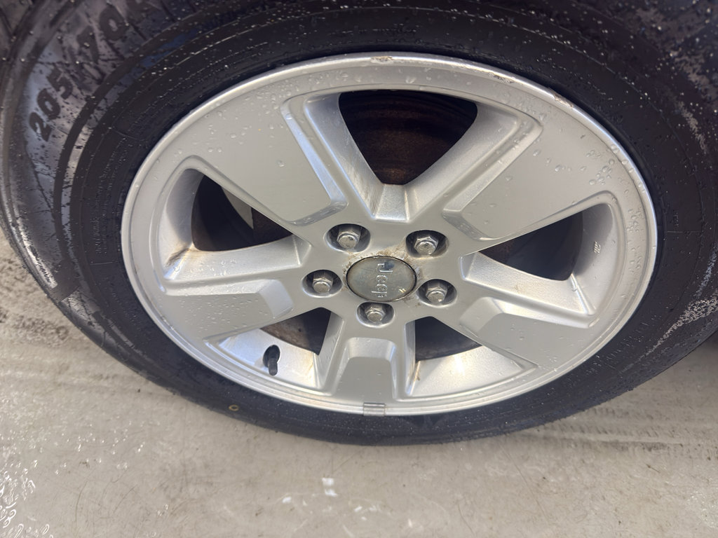 Used 2016 Jeep Compass Sport FWD image 32