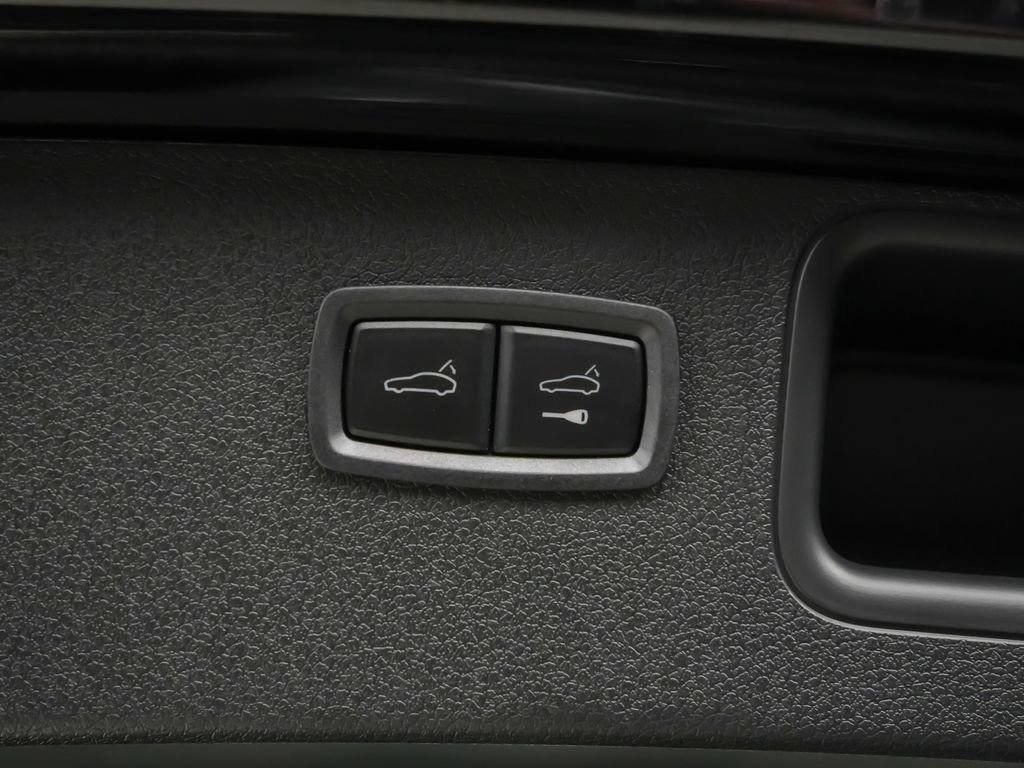 New 2026 Porsche Macan Turbo AWD/4WD image 14