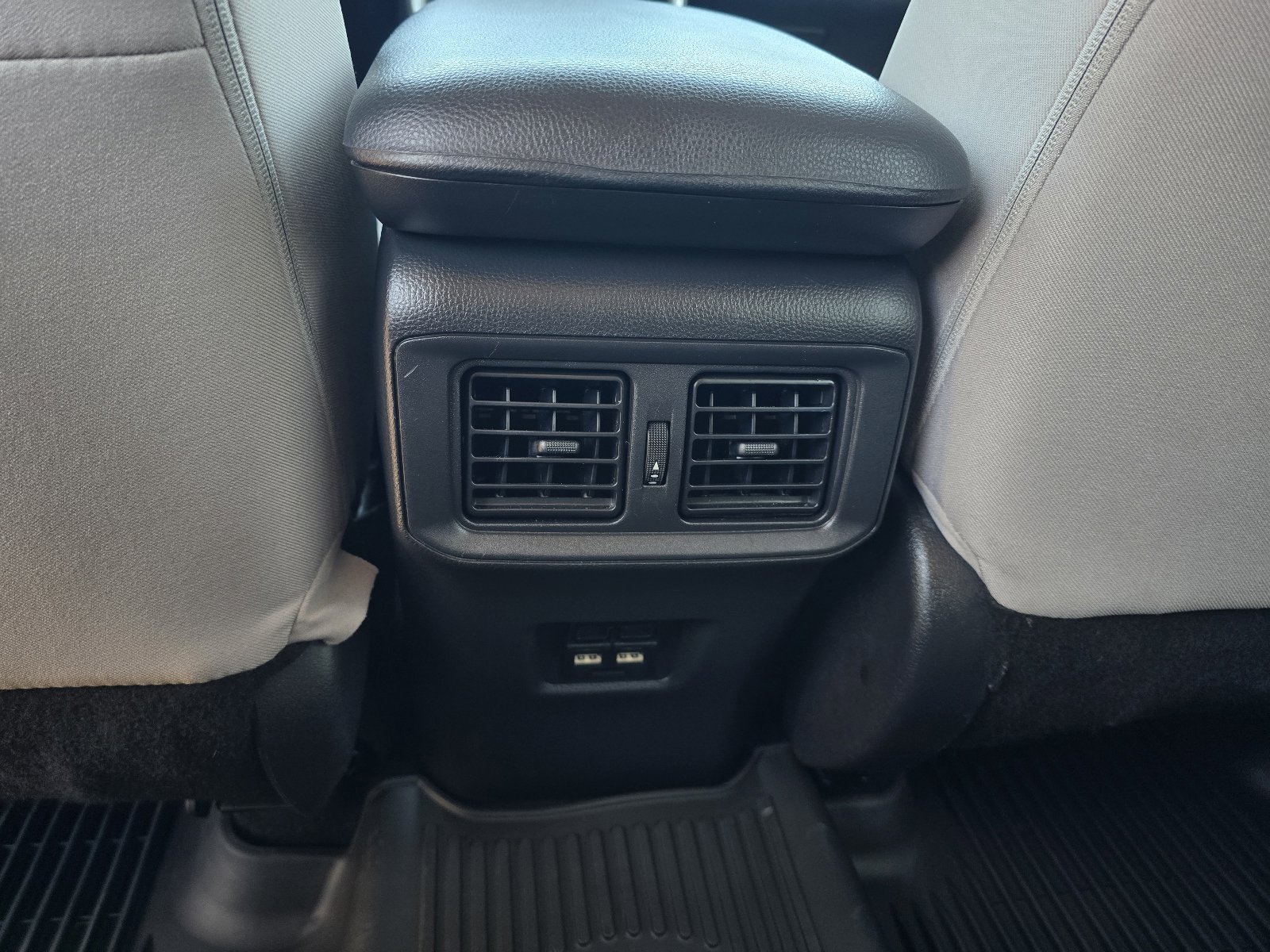 Used 2021 Toyota RAV4 XLE w/ Convenience Package AWD/4WD image 24