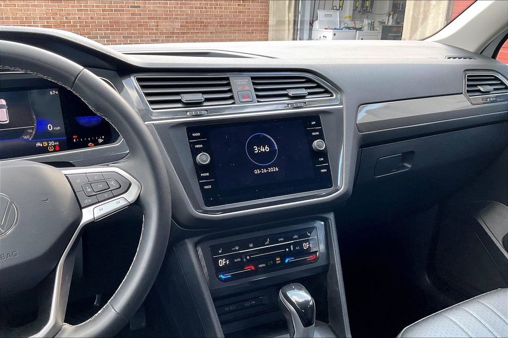 Used 2022 Volkswagen Tiguan SE image 6