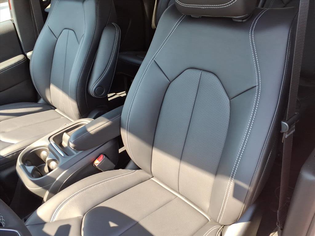 New 2027 Chrysler Pacifica Select FWD image 17