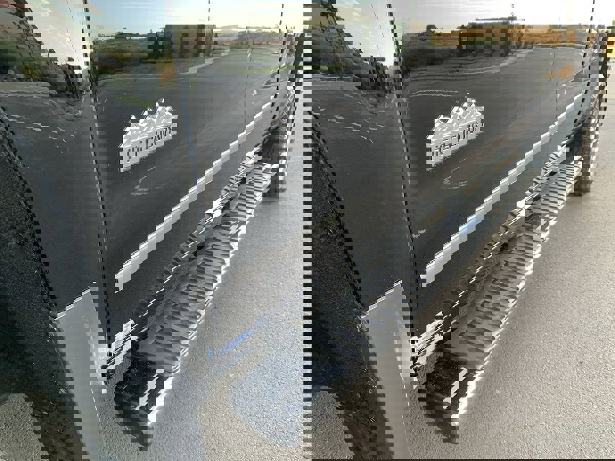 Used 2015 Chevrolet Silverado 3500 High Country image 13