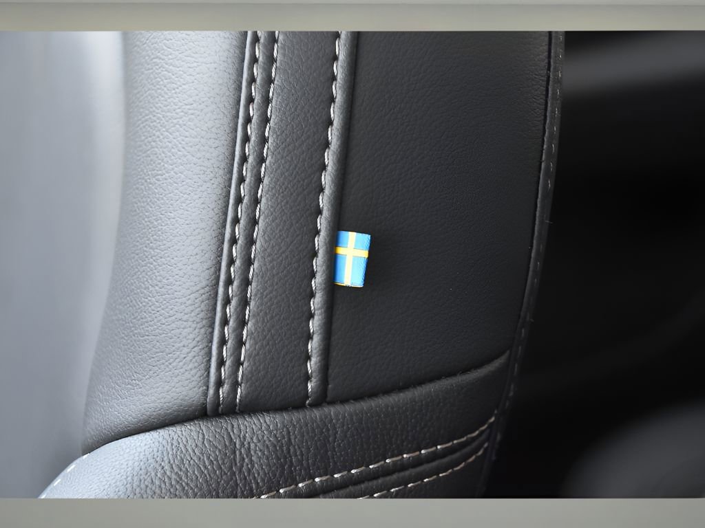 Certified 2025 Volvo XC40 B5 Ultra w/ Protection Package Premier image 40