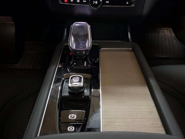 Used 2025 Volvo XC90 B6 Plus w/ Protection Package Premier AWD/4WD image 54