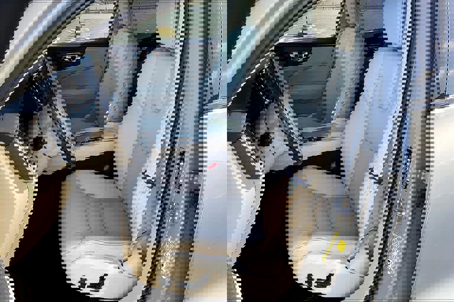 Used 2024 Volvo V60 B5 Cross Country Plus image 28