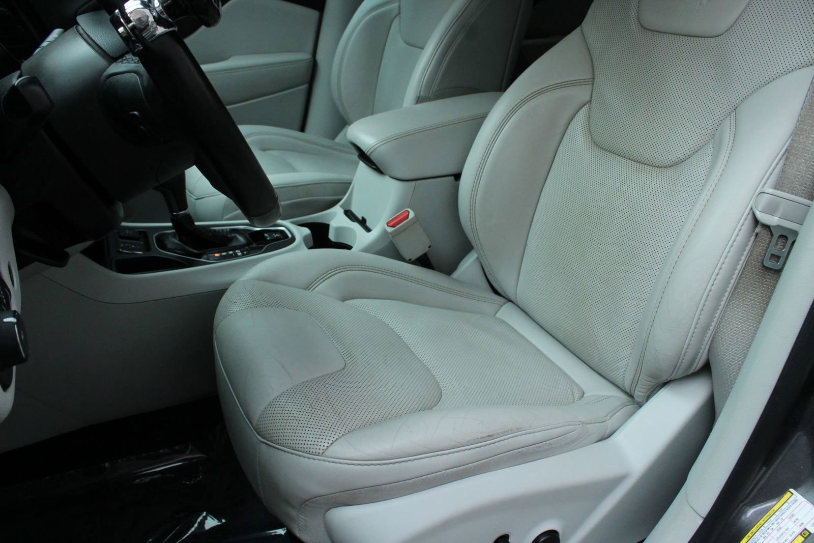 Used 2020 Jeep Cherokee Limited FWD image 17