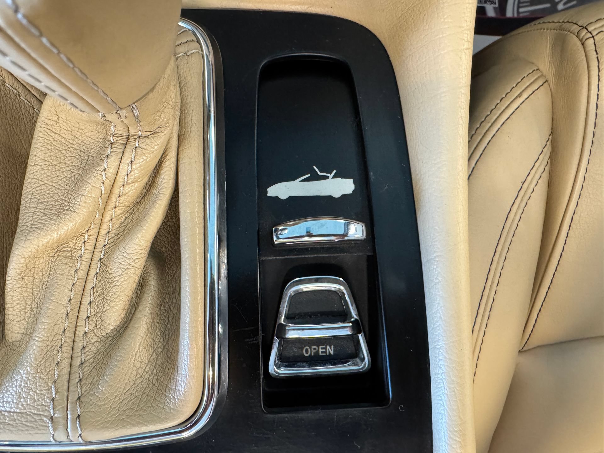 Used 2014 Maserati GranTurismo Convertible RWD image 45