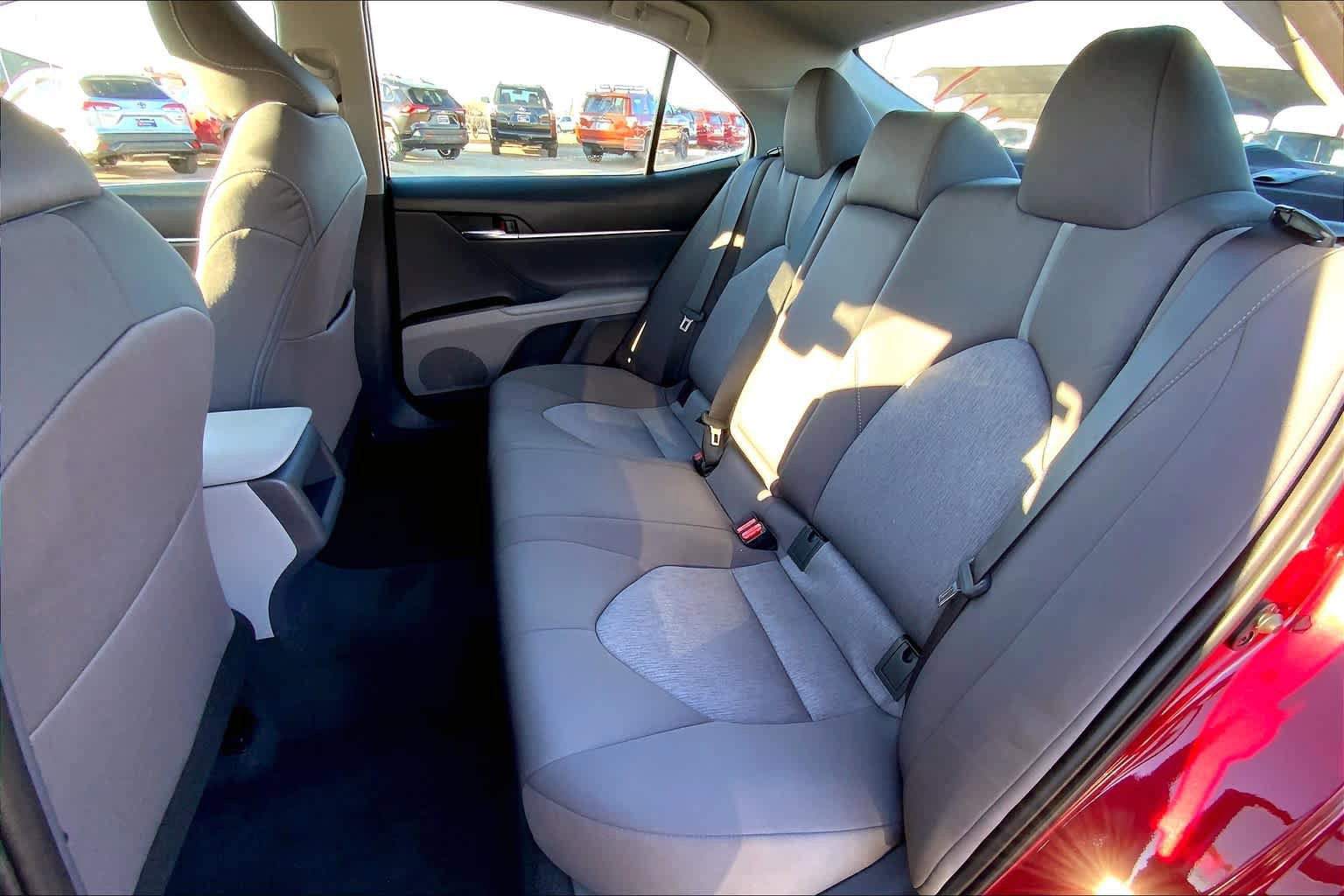 Used 2022 Toyota Camry LE FWD image 21