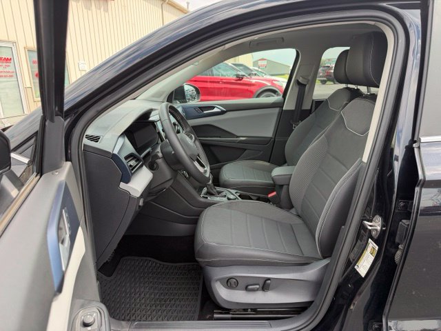 Used 2023 Volkswagen Taos SE w/ Panoramic Sunroof Package AWD/4WD image 14