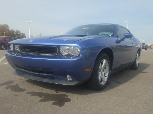 Used 2010 Dodge Challenger SE RWD image 2