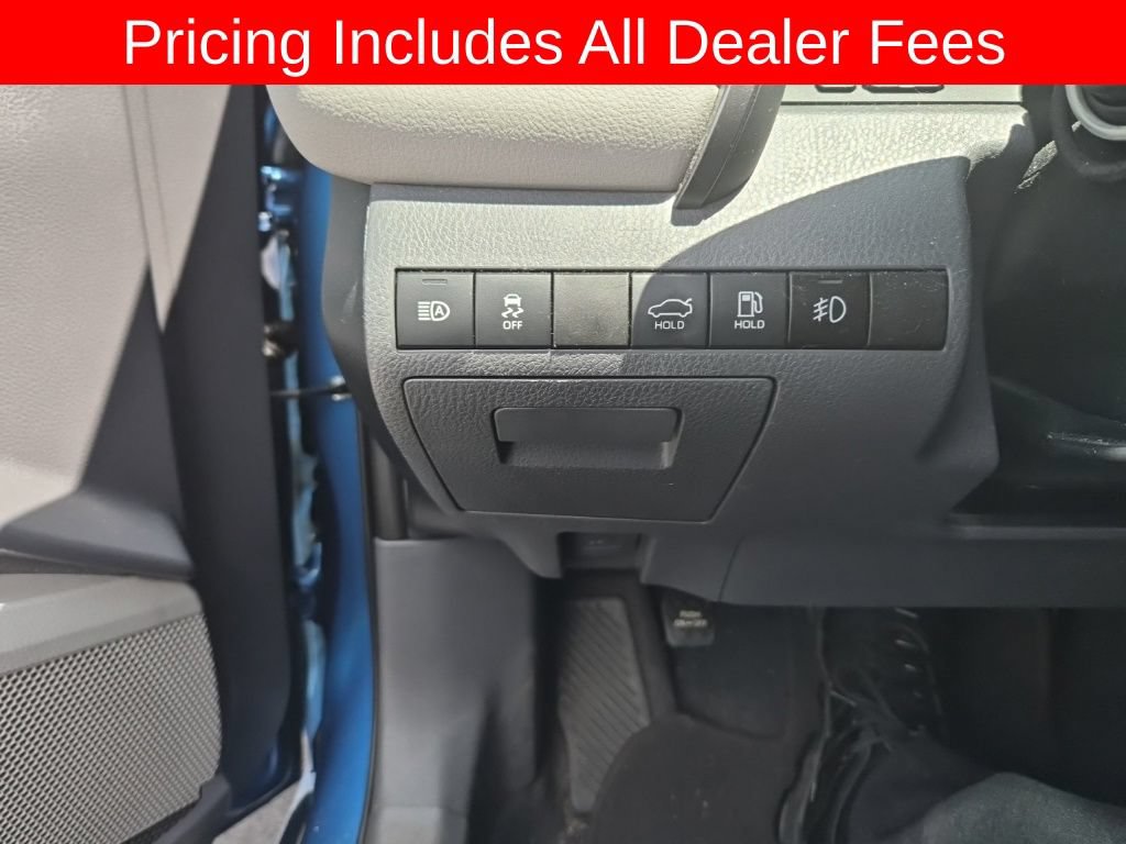 Used 2020 Toyota Camry SE FWD image 11