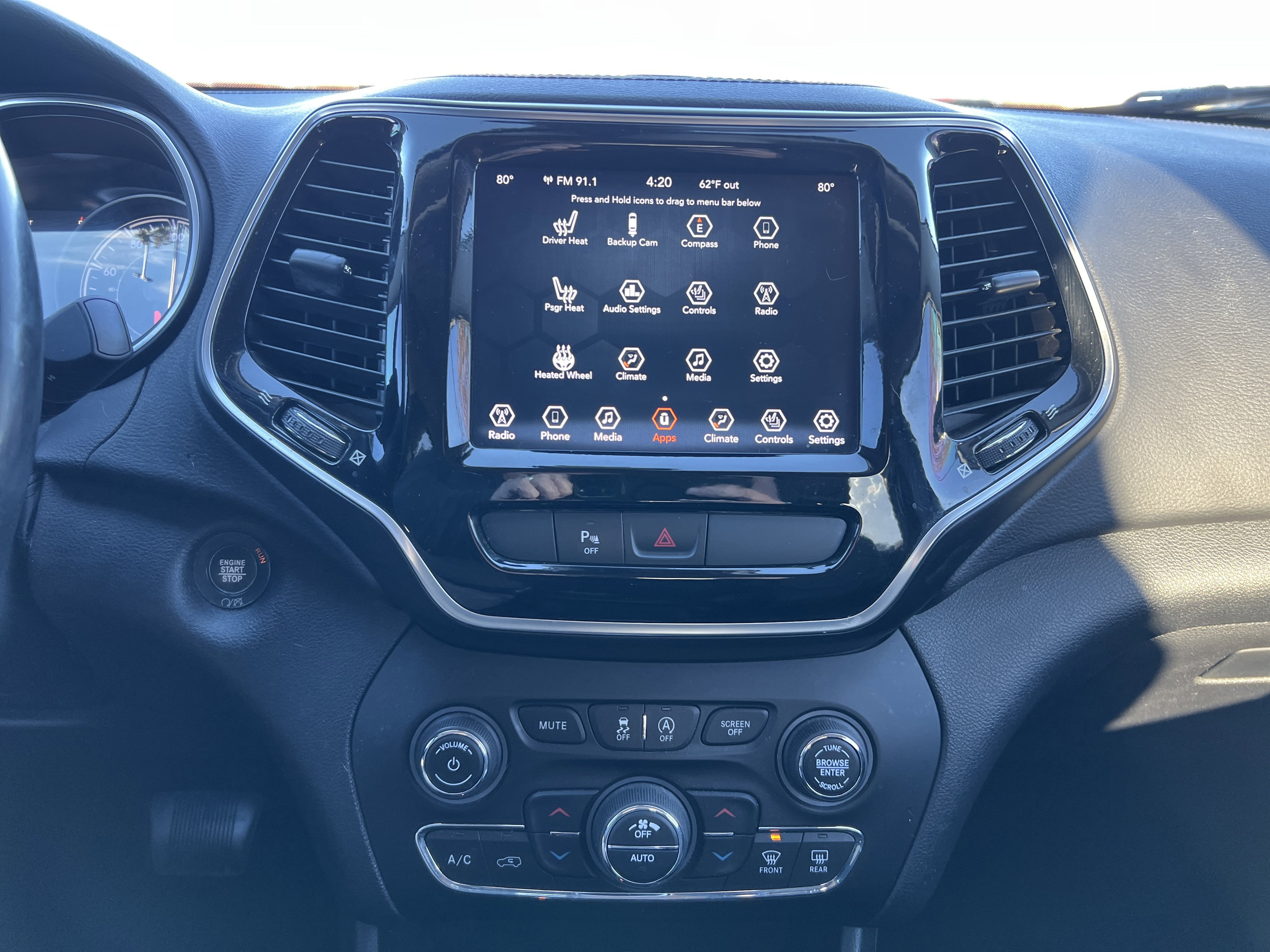 Used 2020 Jeep Cherokee Limited image 27