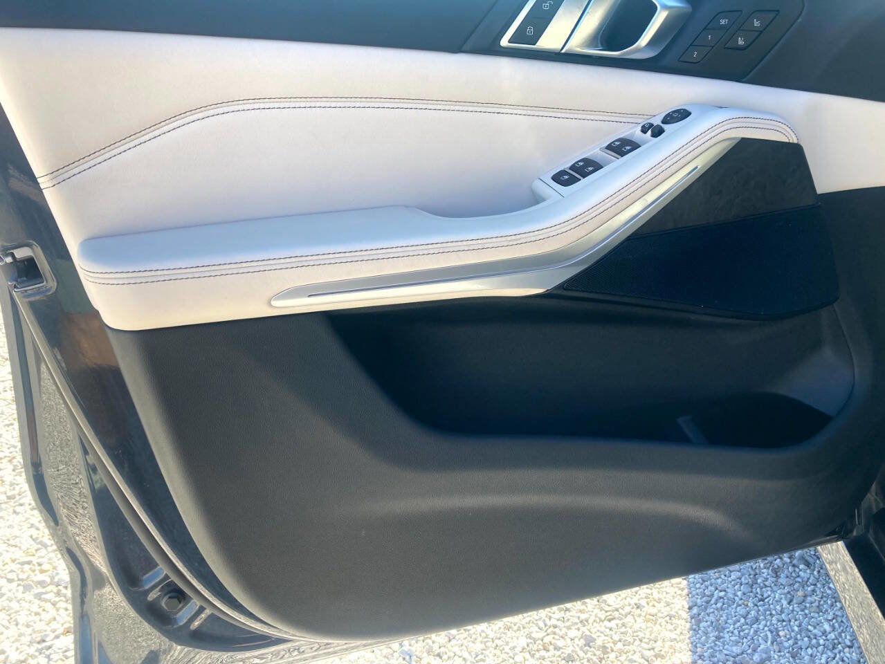 Used 2022 BMW X5 xDrive40i w/ M Sport Package image 17