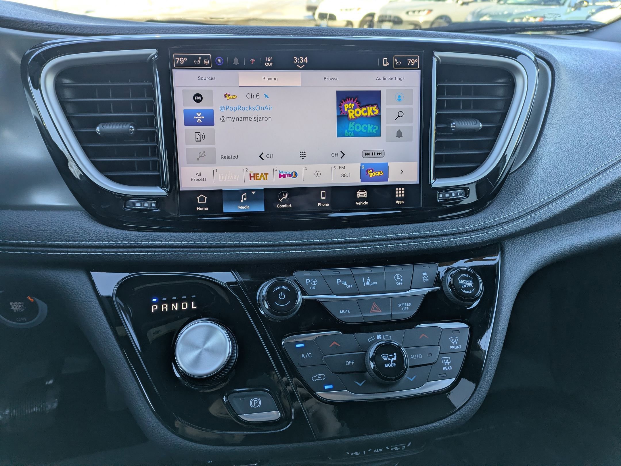 Used 2025 Chrysler Pacifica Select image 19