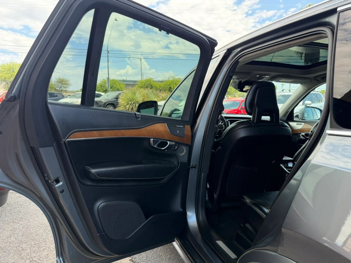 Used 2017 Volvo XC90 T8 Inscription w/ Luxury Package AWD/4WD image 38