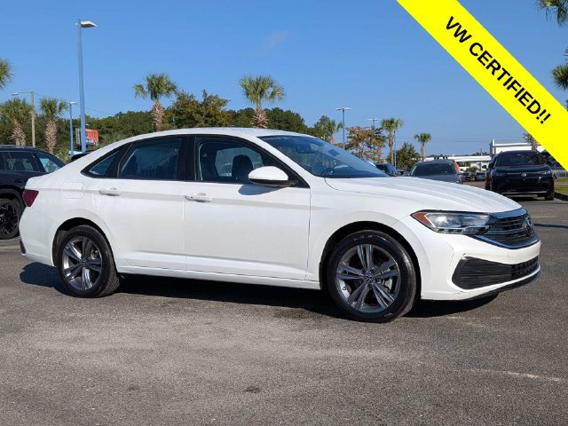 Used 2023 Volkswagen Jetta SE FWD image 1
